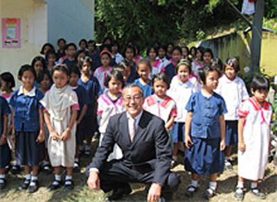 Ceremonial shot with Thai kids